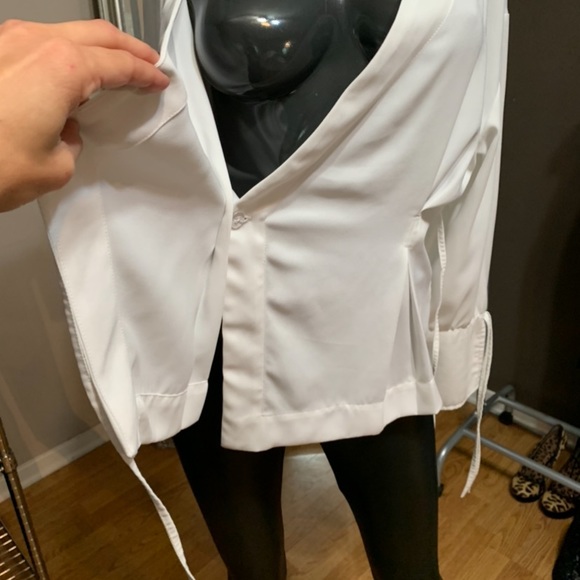 Topshop wrap blouse deep v front with tie accents - Picture 2 of 7